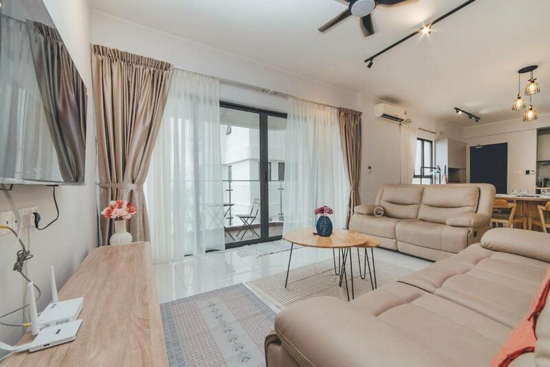 Condominium for Rent at Bay Laurel @ Country Garden Danga Bay - Mindy Heng - Living Room - PropertyGuru.com.my