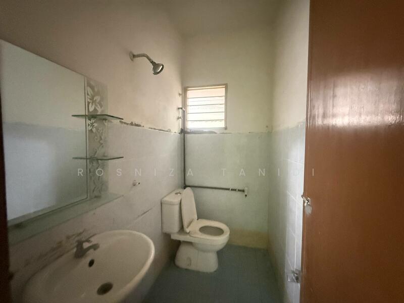 2-storey Terraced House for Sale in Kajang (Selangor) - Rosniza Tanidi - Bathroom - PropertyGuru.com.my