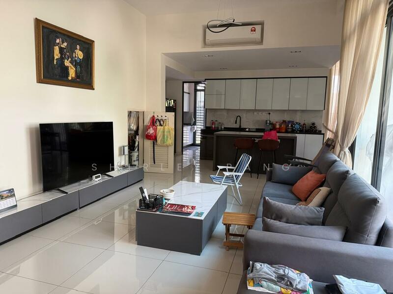 Avira Medini Iskandar - 4