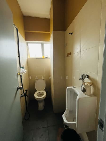 Shop for Rent in Puncak Alam (Selangor) - Rohana Ishak - Bathroom - PropertyGuru.com.my
