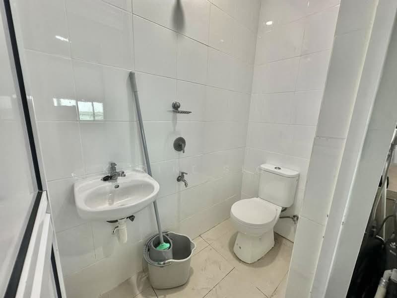 Service Residence for Sale at Southern Marina Residences - Karine Sior - Bathroom - PropertyGuru.com.my