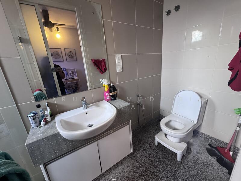 Semi-Detached House for Sale in Denai Alam (Shah Alam) - Zairul Hamedi Bin Zainal - Bathroom - PropertyGuru.com.my