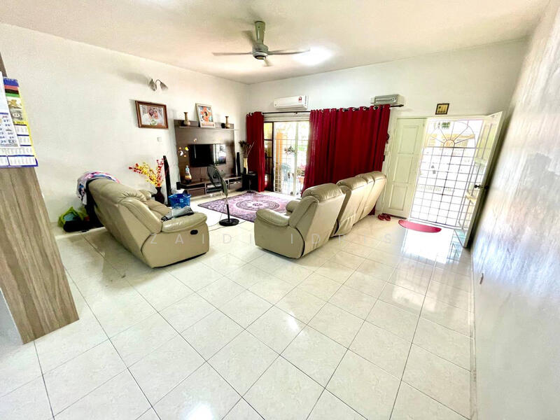2-storey Terraced House for Sale in Bandar Nusaputra (Puchong) - Zaidi Idris - Living Room - PropertyGuru.com.my