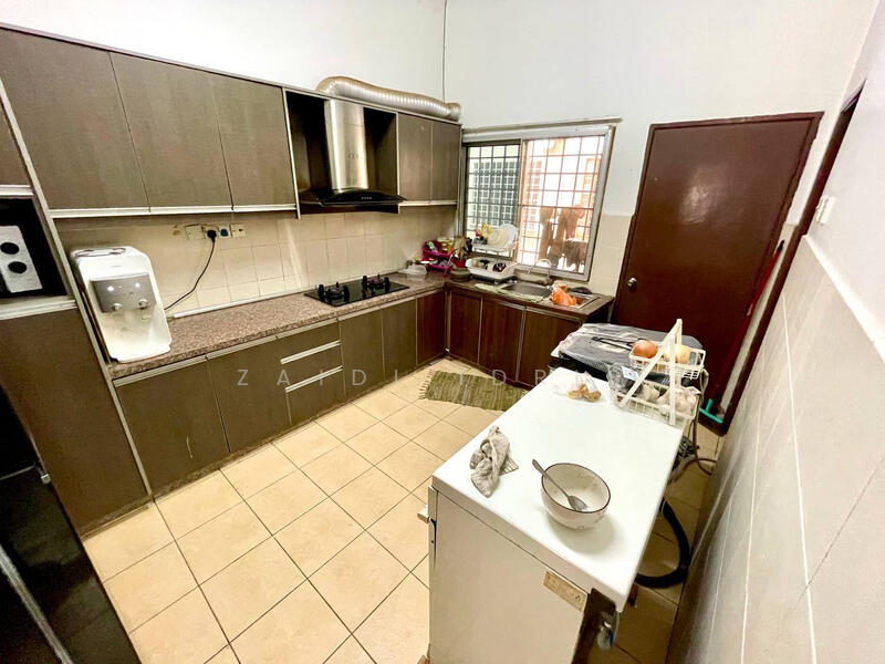 2-storey Terraced House for Sale in Bandar Nusaputra (Puchong) - Zaidi Idris - Kitchen - PropertyGuru.com.my
