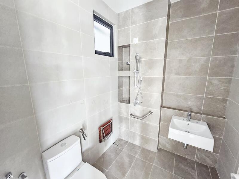 [Corner Lot] Jade Hill 2-sty Terrace untuk Untuk Dijual - RM 1,850,000, Mac 2026 - Bathroom - PropertyGuru.com.my