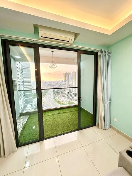 Symphony Tower (Menara Simfoni) untuk Untuk Disewa - RM 1,799 /bulan, Apr 2026 - Balcony - PropertyGuru.com.my