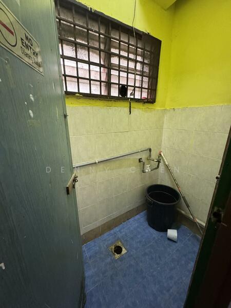 Shop for Rent in Kepong (Kuala Lumpur) - Denny Chen - Bathroom - PropertyGuru.com.my