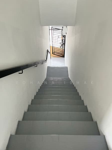 Shop for Rent in Puncak Alam (Selangor) - Rohana Ishak - Corridor - PropertyGuru.com.my