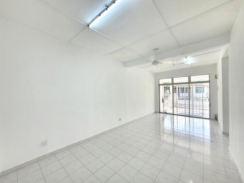 Taman Desaria Nilai untuk Untuk Dijual - RM 288,000, Apr 2026 - Living Room - PropertyGuru.com.my