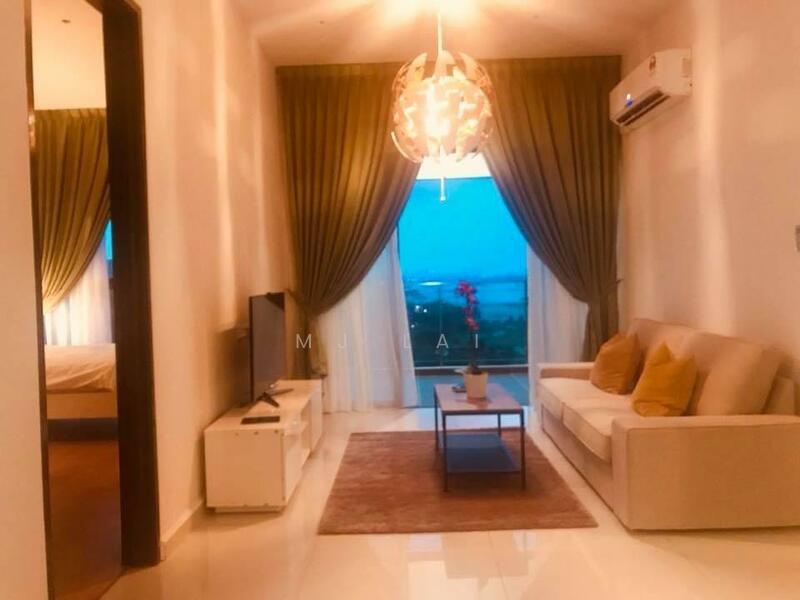 Bay Point @ Country Garden Danga Bay untuk Untuk Disewa - RM 2,400 /bulan, Apr 2026 - Living Room - PropertyGuru.com.my