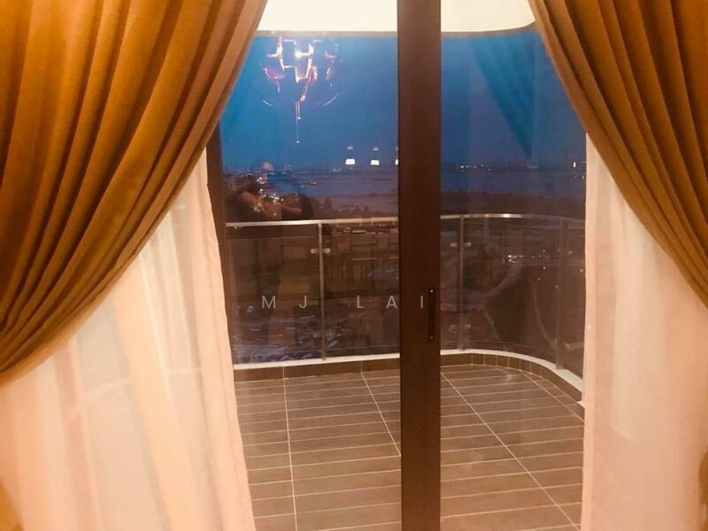 Bay Point @ Country Garden Danga Bay untuk Untuk Disewa - RM 2,400 /bulan, Apr 2026 - Balcony - PropertyGuru.com.my