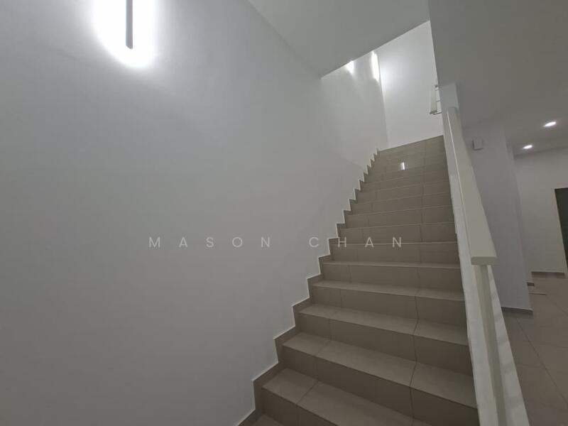 Eco Botanic untuk Untuk Disewa - RM 5,500 /bulan, Mac 2026 - Staircase - PropertyGuru.com.my