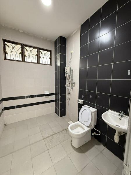 Taman Mutiara Rini untuk Untuk Dijual - RM 1,050,000, Apr 2026 - Bathroom - PropertyGuru.com.my