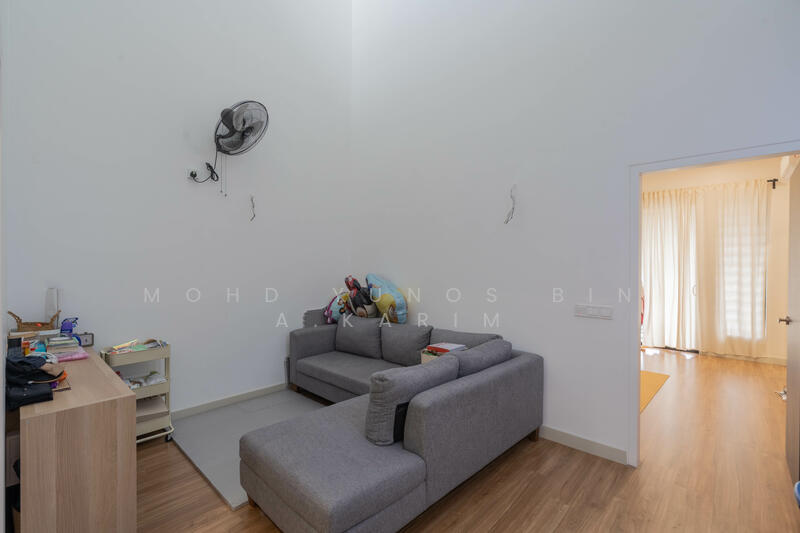 Rumah Teres 2 Tingkat untuk Dijual di Elmina (Shah Alam) - Mohd Yunos Bin A.Karim - Living Room - PropertyGuru.com.my