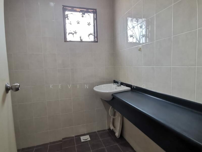 2-storey Terraced House for Sale in Cahaya Spk (Shah Alam) - Kevin Chong - Bathroom - PropertyGuru.com.my