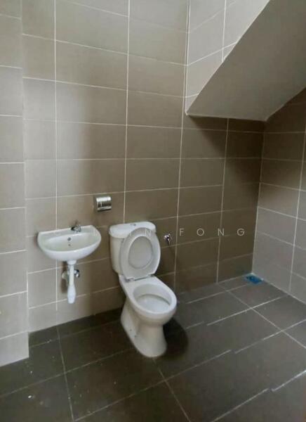 2nd floor common bathroom