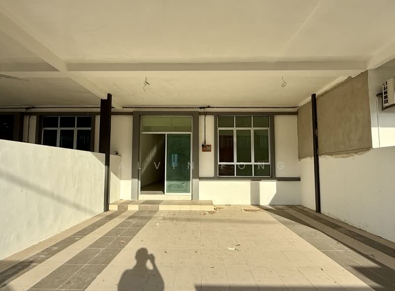 1.5-storey Terraced House for Sale in Bandar Mutiara (Sungai Petani) - Calvin Fong - Car porch - PropertyGuru.com.my