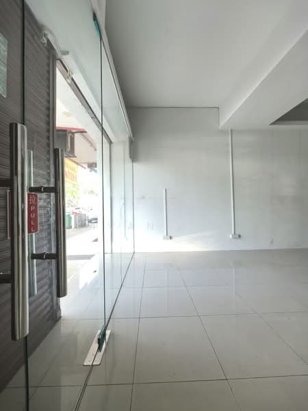 Shop / Office for Rent in Bandar Botanic (Klang) - Vivan Tan - Entrance - PropertyGuru.com.my