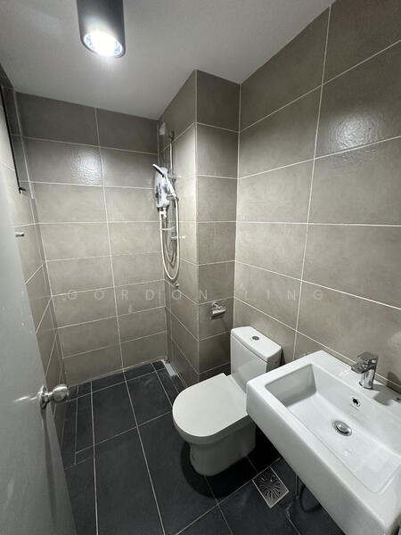Servis Apartment untuk Disewa di Serviced Residence @ The Louvre @ Country Heights - Gordon Ling - Bathroom - PropertyGuru.com.my