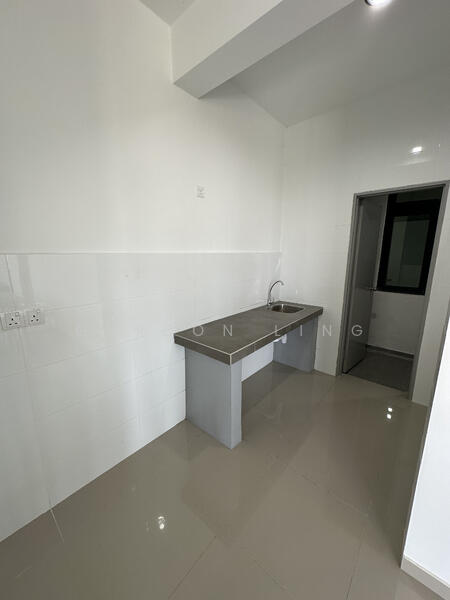 Servis Apartment untuk Disewa di Serviced Residence @ The Louvre @ Country Heights - Gordon Ling - Kitchen - PropertyGuru.com.my
