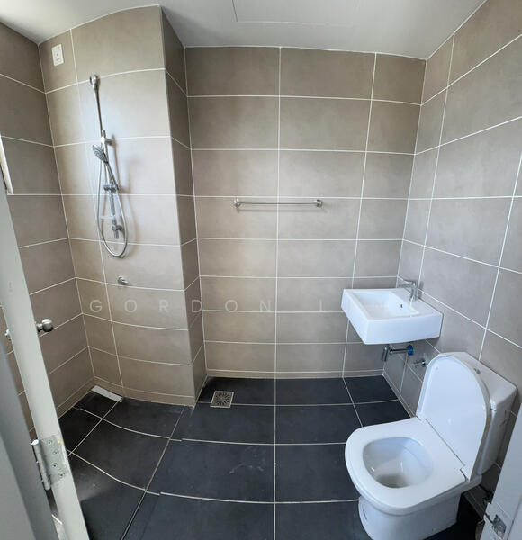 Servis Apartment untuk Disewa di Serviced Residence @ The Louvre @ Country Heights - Gordon Ling - Bathroom - PropertyGuru.com.my