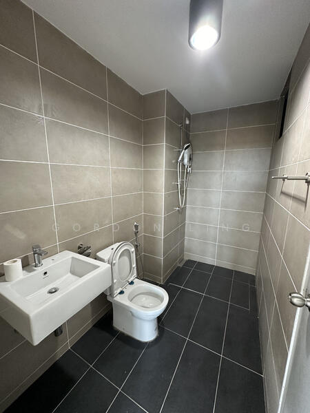 Servis Apartment untuk Disewa di Serviced Residence @ The Louvre @ Country Heights - Gordon Ling - Bathroom - PropertyGuru.com.my