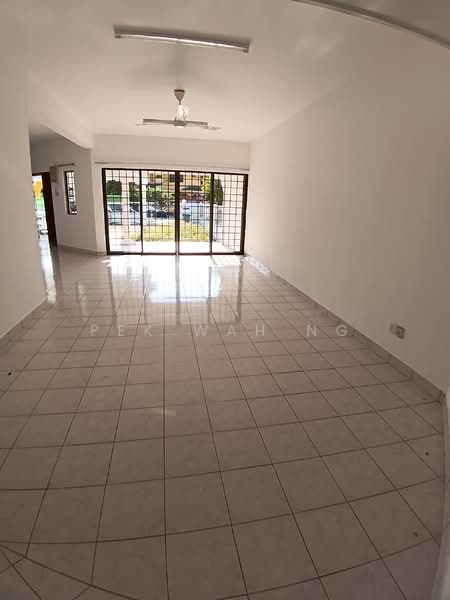 2-storey Terraced House for Rent in Bandar Utama 12 (Bandar Utama) - Pek Wah Ng - Living Room - PropertyGuru.com.my