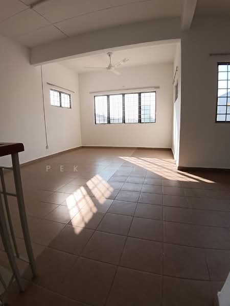 2-storey Terraced House for Rent in Bandar Utama 12 (Bandar Utama) - Pek Wah Ng - Living Room - PropertyGuru.com.my