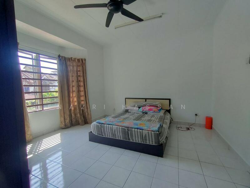 2-storey Terraced House for Sale in U16, Taman Bukit Subang (Shah Alam) - Nazri Hassan - Bedroom - PropertyGuru.com.my