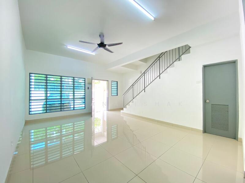 2-storey Terraced House for Rent in Rawang (Selangor) - Rohana Ishak - Living Room - PropertyGuru.com.my