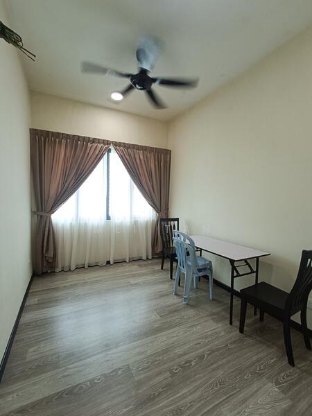 Iconic Skies untuk Untuk Dijual - RM 698,000, Mac 2026 - Living Room - PropertyGuru.com.my