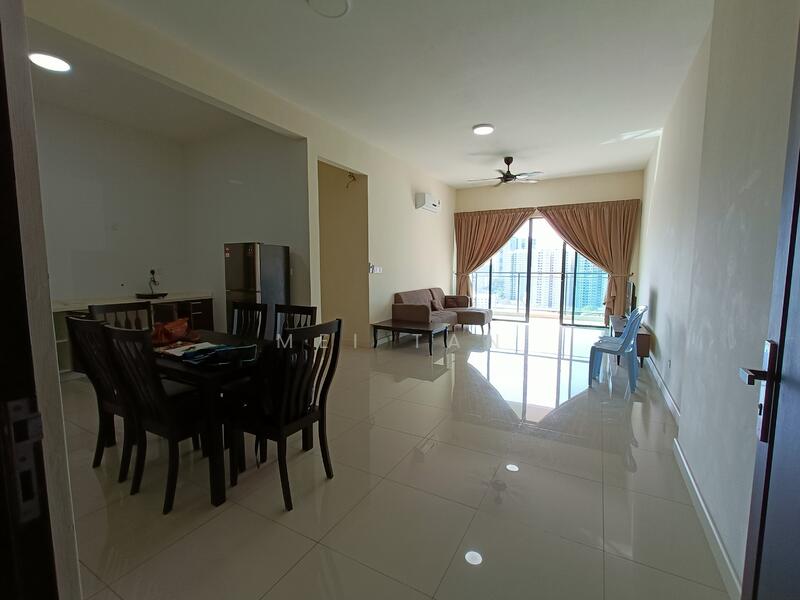 Iconic Skies untuk Untuk Dijual - RM 698,000, Mac 2026 - Living Room - PropertyGuru.com.my
