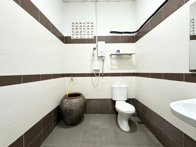 2-storey Terraced House for Rent in Taman Pekaka (Sungai Dua) - Poey Eugene - Bathroom - PropertyGuru.com.my