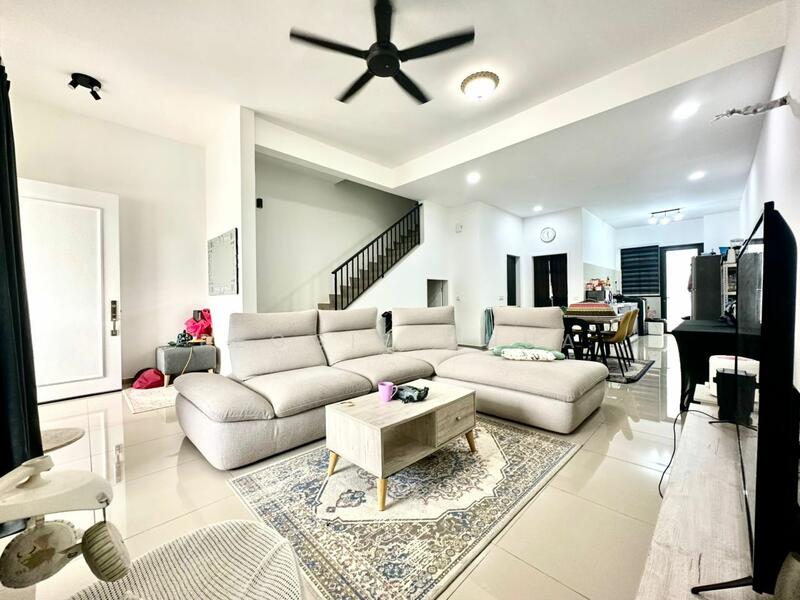 Attleborough / Tate Bilston 22'x65' @ Eco Botanic untuk Untuk Dijual - RM 1,000,000, Mac 2026 - Living Room - PropertyGuru.com.my