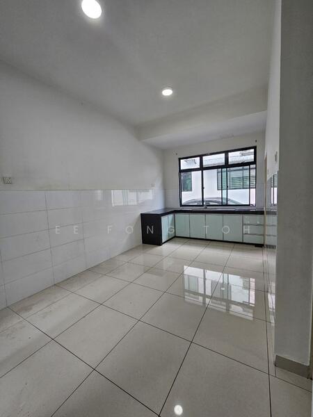 2-storey Terraced House for Sale in Taman Seri Austin (Tebrau) - Ee Fong Toh - Kitchen - PropertyGuru.com.my