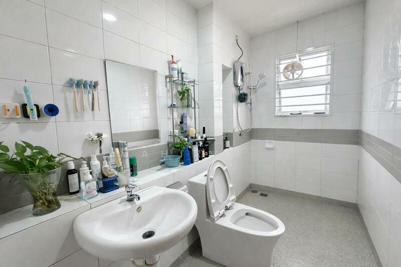 2-storey Terraced House for Sale in Taman Mutiara Indah (Puchong) - Mahirah . - Bathroom - PropertyGuru.com.my