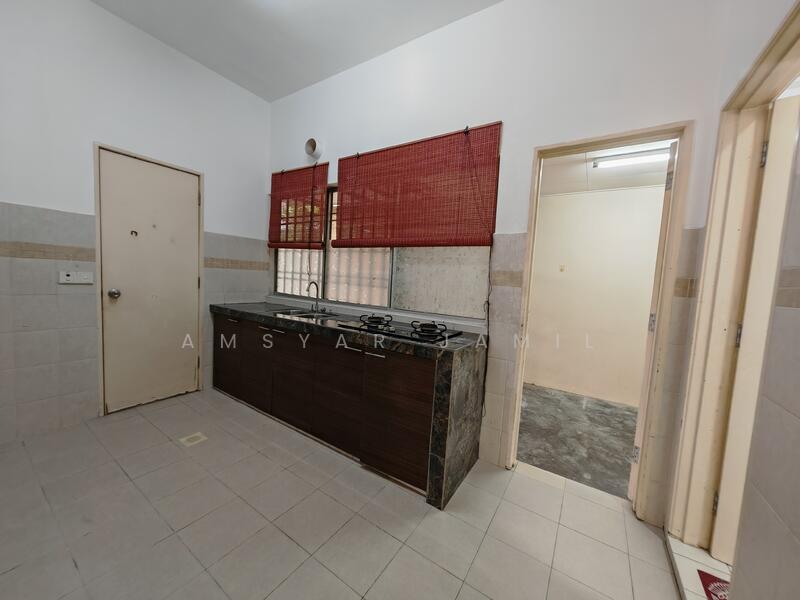 Semi-Detached House for Sale in Shah Alam (Selangor) - Amsyar Jamil - Kitchen - PropertyGuru.com.my