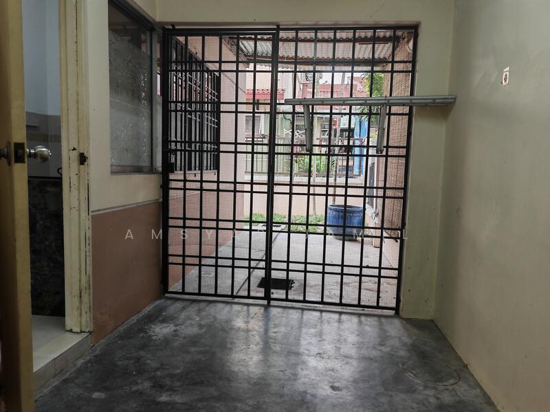 Semi-Detached House for Sale in Shah Alam (Selangor) - Amsyar Jamil - Entrance - PropertyGuru.com.my