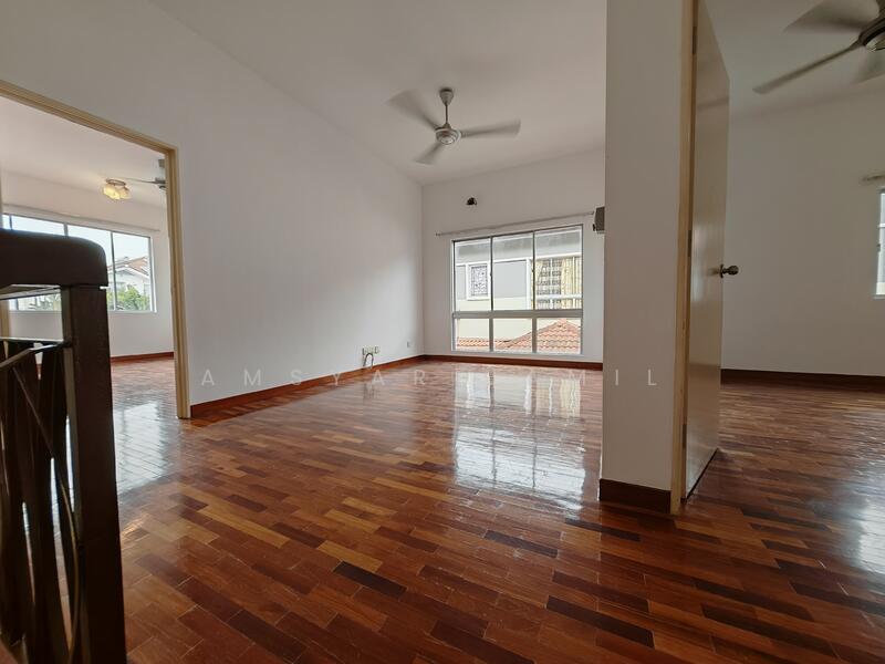 Semi-Detached House for Sale in Shah Alam (Selangor) - Amsyar Jamil - Living Room - PropertyGuru.com.my