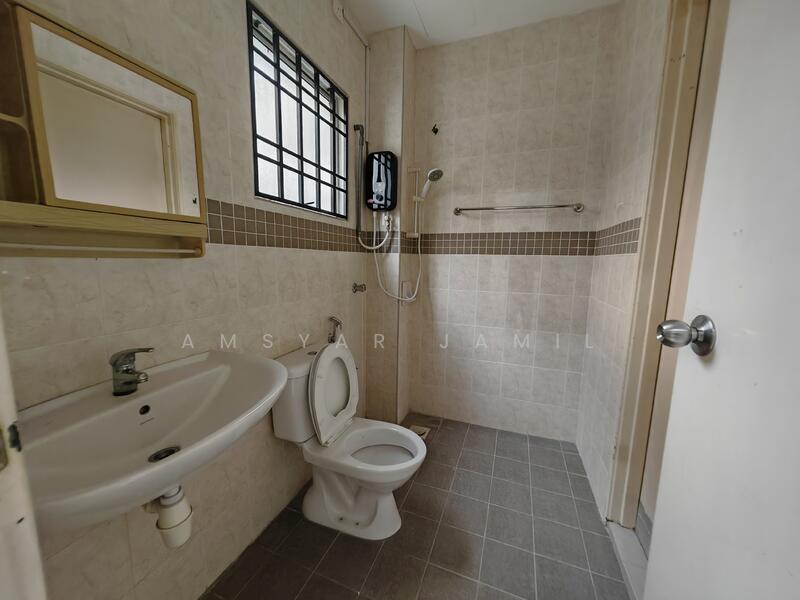 Semi-Detached House for Sale in Shah Alam (Selangor) - Amsyar Jamil - Bathroom - PropertyGuru.com.my
