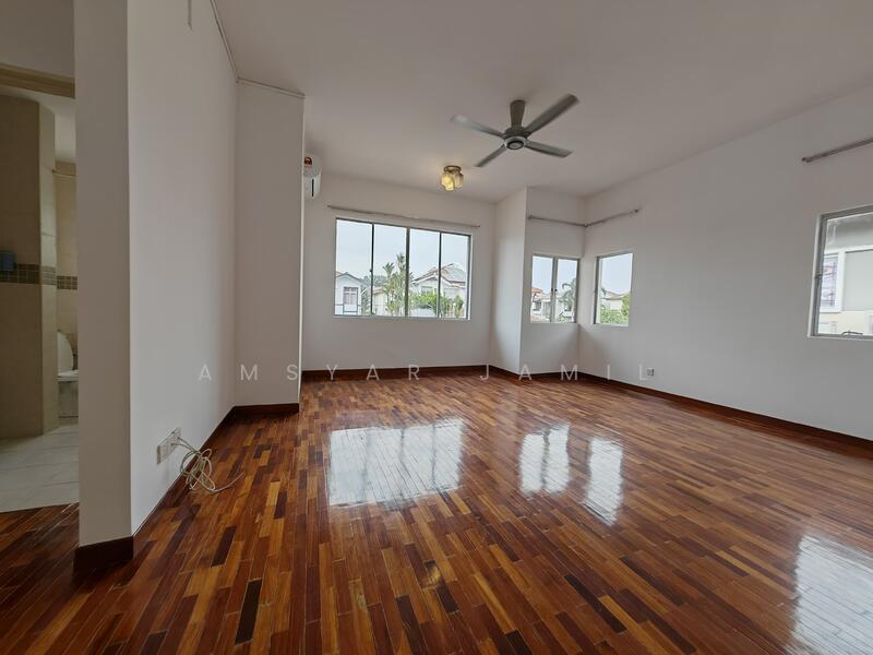 Semi-Detached House for Sale in Shah Alam (Selangor) - Amsyar Jamil - Living Room - PropertyGuru.com.my