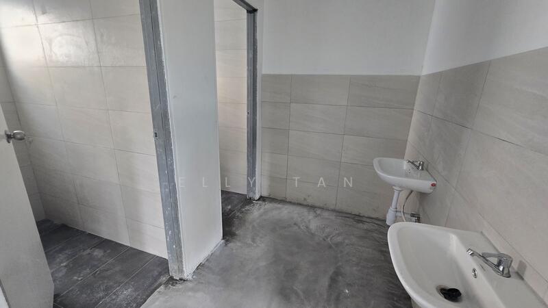 Kedai untuk Disewa di Seksyen 17 (Petaling Jaya) - Elly Tan - Bathroom - PropertyGuru.com.my