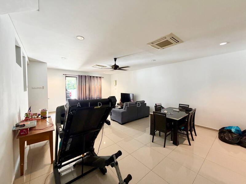 Taman Nusa Intan untuk Untuk Dijual - RM 450,000, Feb 2026 - Living Room - PropertyGuru.com.my