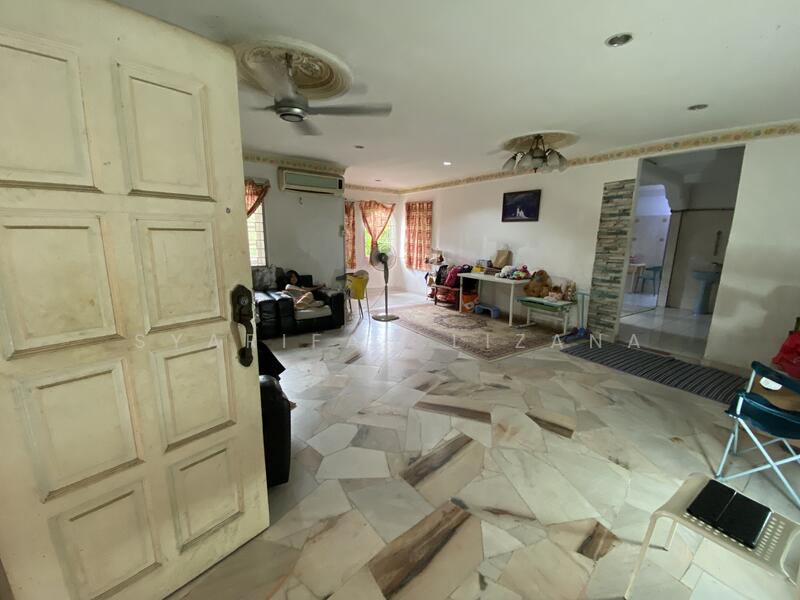 2-storey Terraced House for Sale in Seksyen 27 (Shah Alam) - Syarifah Lizana - Living Room - PropertyGuru.com.my