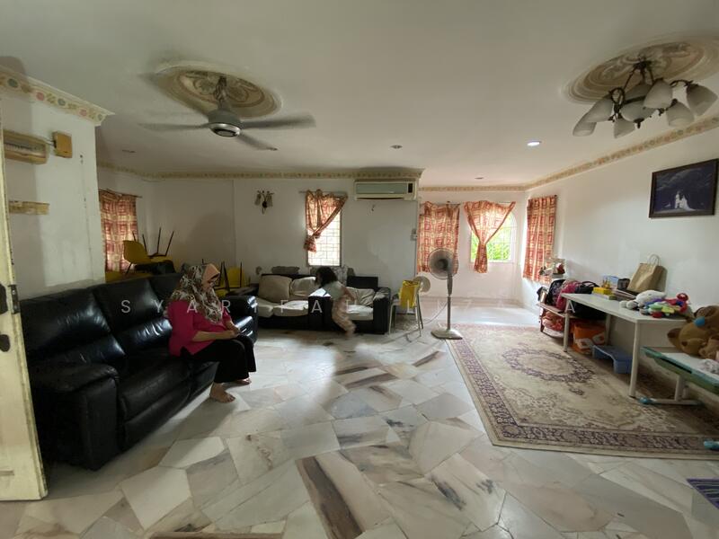 2-storey Terraced House for Sale in Seksyen 27 (Shah Alam) - Syarifah Lizana - Living Room - PropertyGuru.com.my