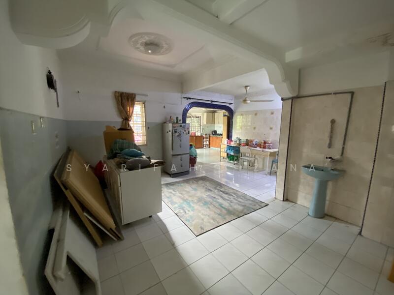 2-storey Terraced House for Sale in Seksyen 27 (Shah Alam) - Syarifah Lizana - Kitchen - PropertyGuru.com.my