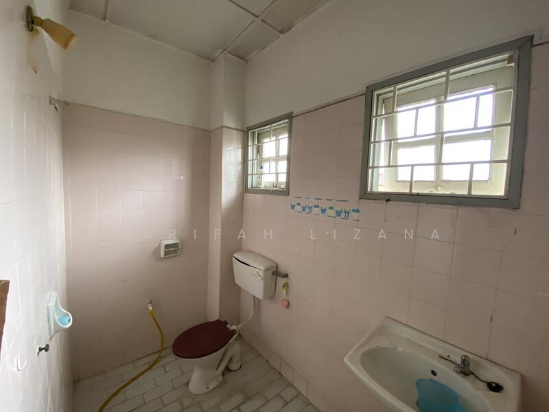 2-storey Terraced House for Sale in Seksyen 27 (Shah Alam) - Syarifah Lizana - Bathroom - PropertyGuru.com.my