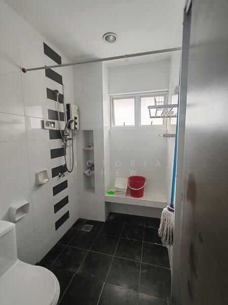 Lagoon Suites untuk Untuk Disewa - RM 1,500 /bulan, Feb 2026 - Bathroom - PropertyGuru.com.my