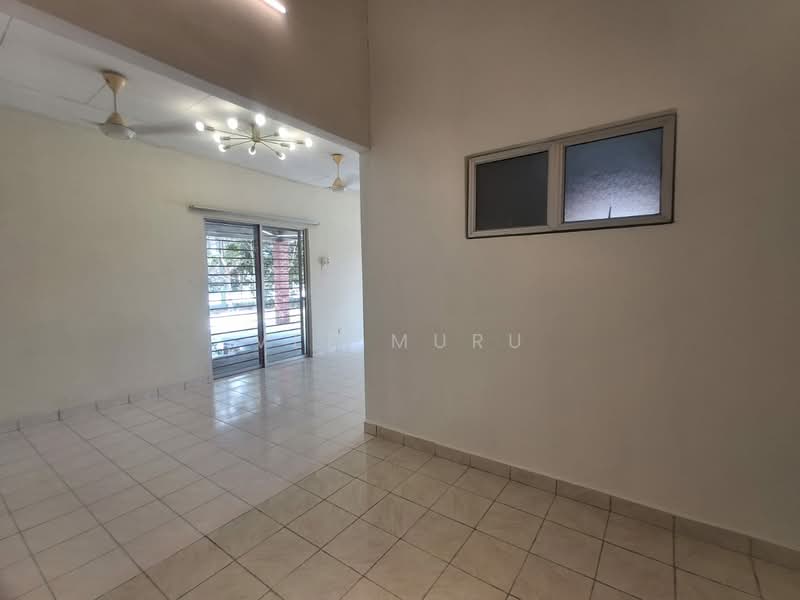1-storey Terraced House for Sale in Bandar Putra Permai (Seri Kembangan) - Vee Muru - Living Room - PropertyGuru.com.my
