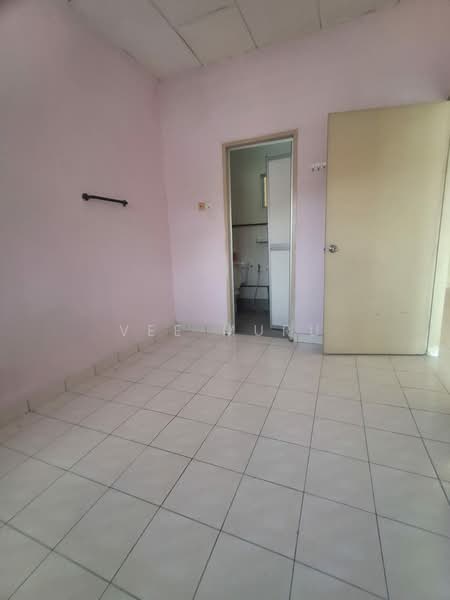 1-storey Terraced House for Sale in Bandar Putra Permai (Seri Kembangan) - Vee Muru - Interior - PropertyGuru.com.my